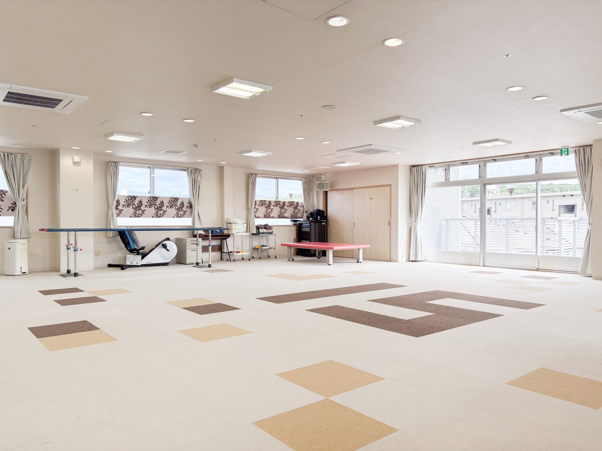 広いリハビリテーション室