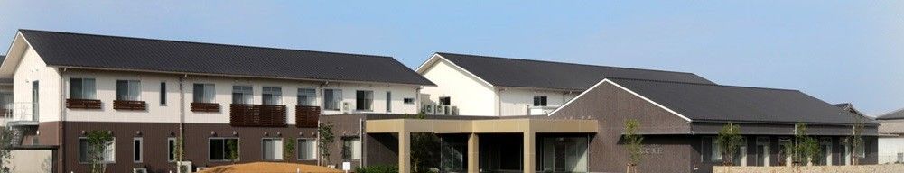 明るい外観の住宅施設