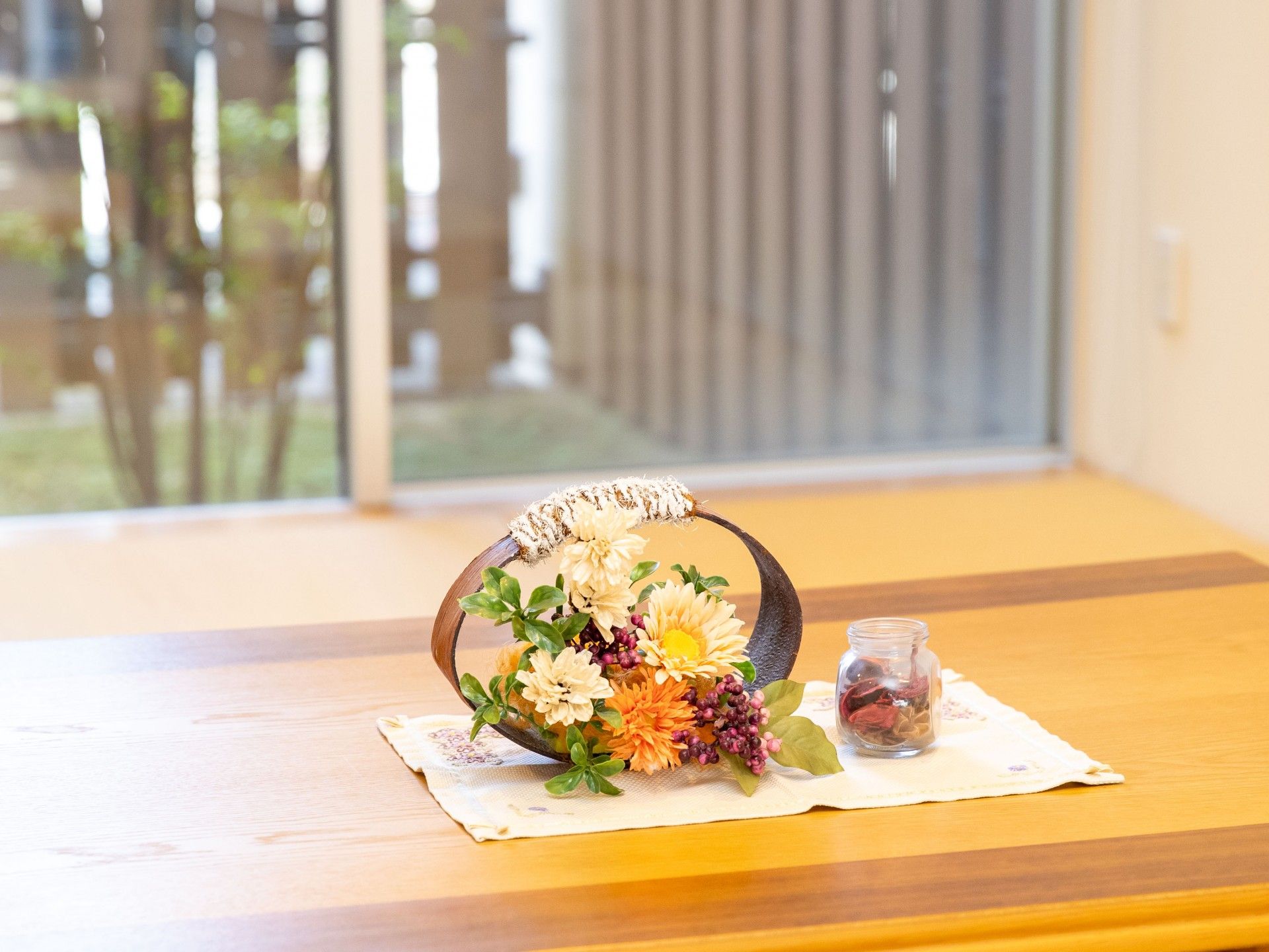 施設に飾られた花