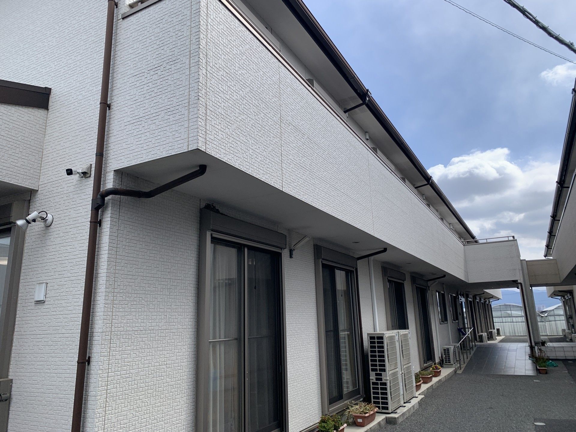 外観の通路と建物