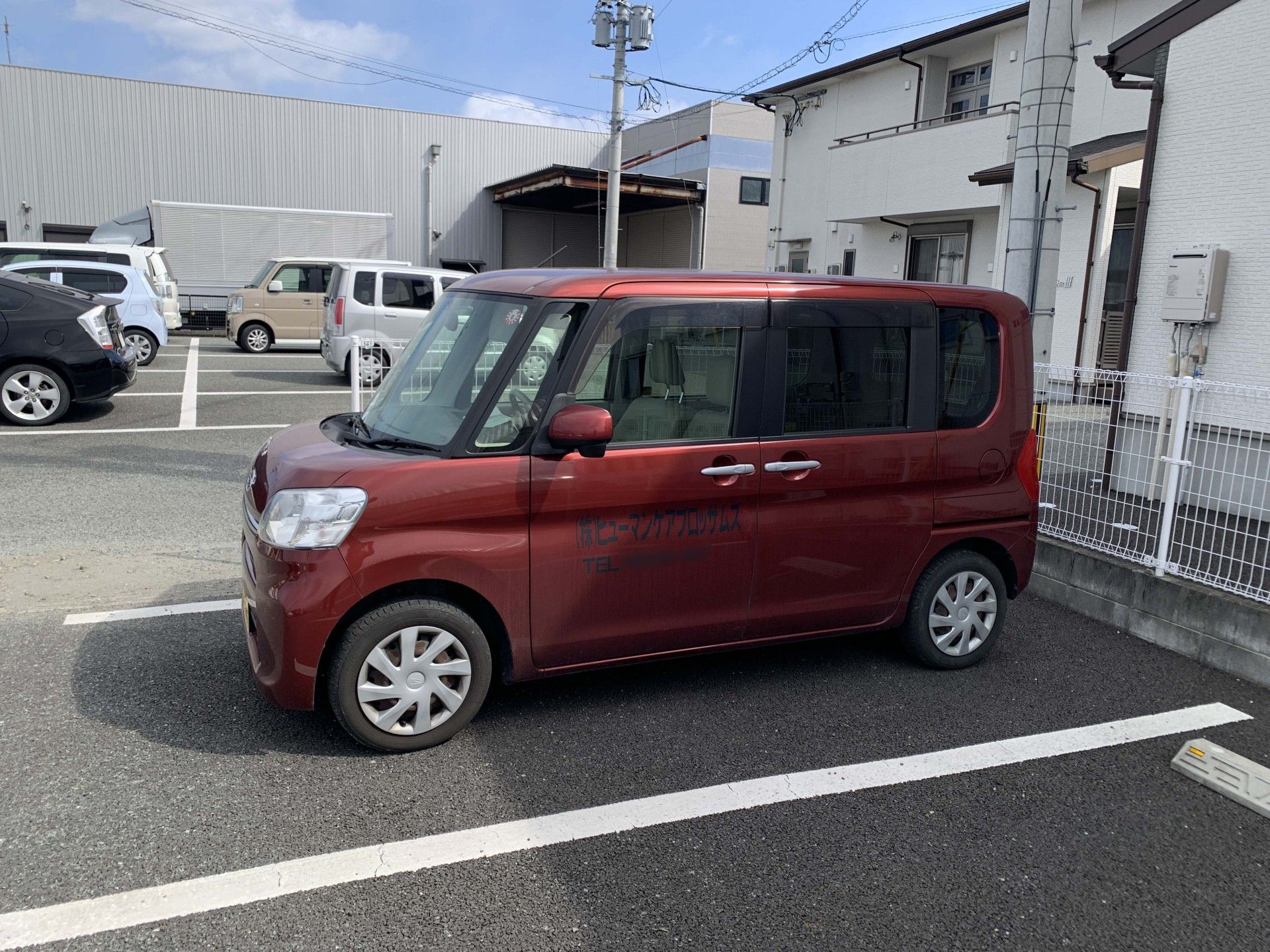 駐車場の車