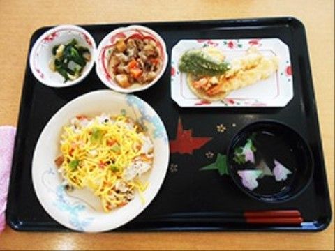 「エスペランサ南小岩」のお食事。喉を通りにくい方に、ソフト食等を用意している。