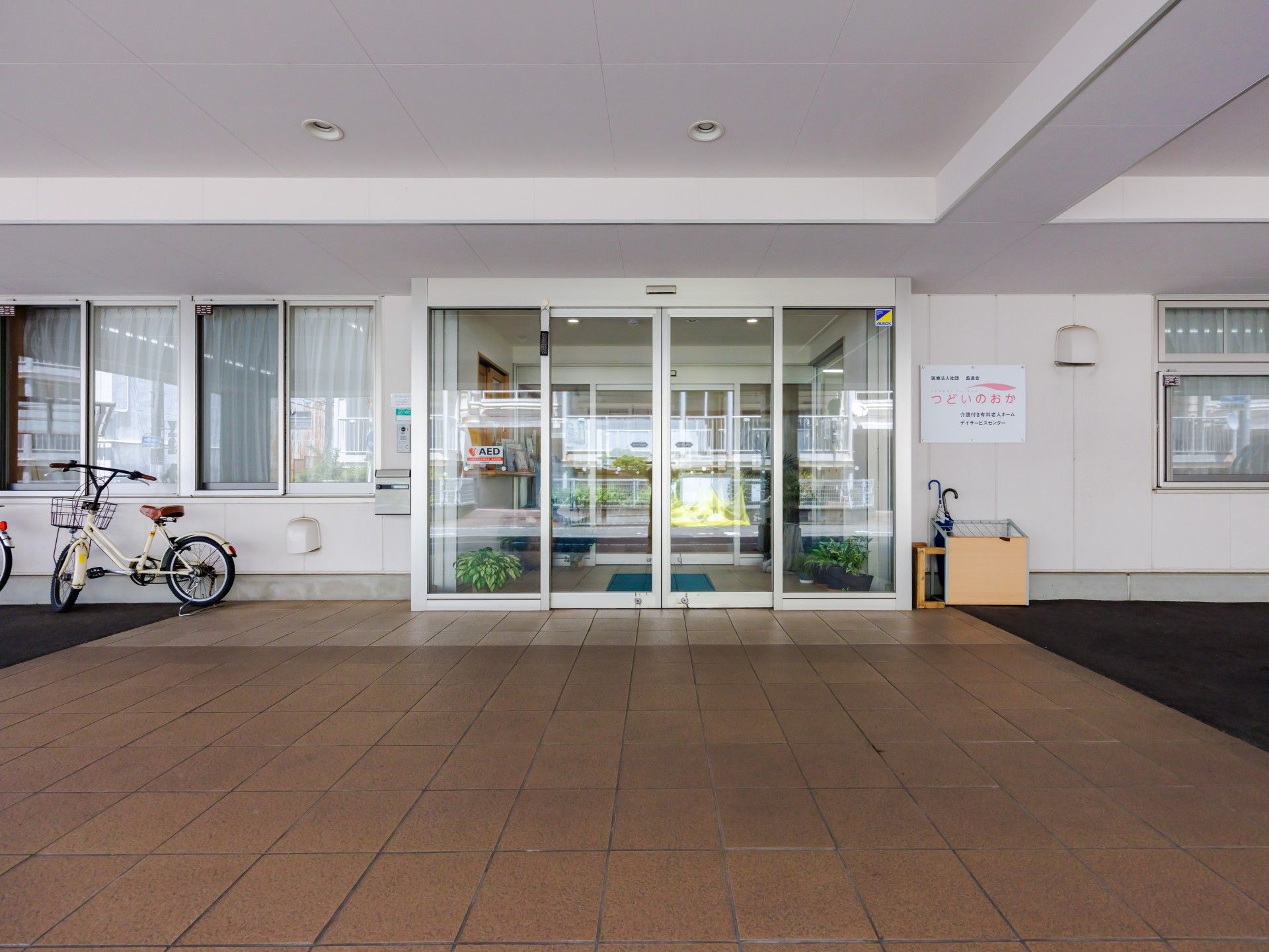 自転車が置かれた玄関
