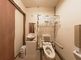 バリアフリー設計のトイレ空間