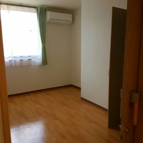 明るい個室の一角