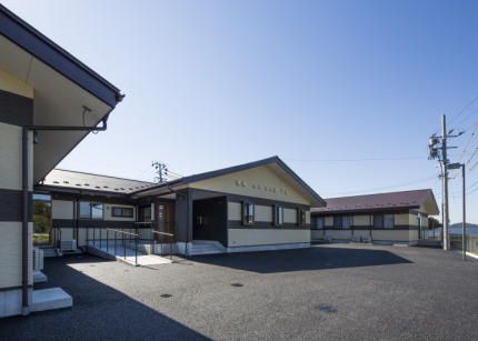 ゆったりとした施設の外観