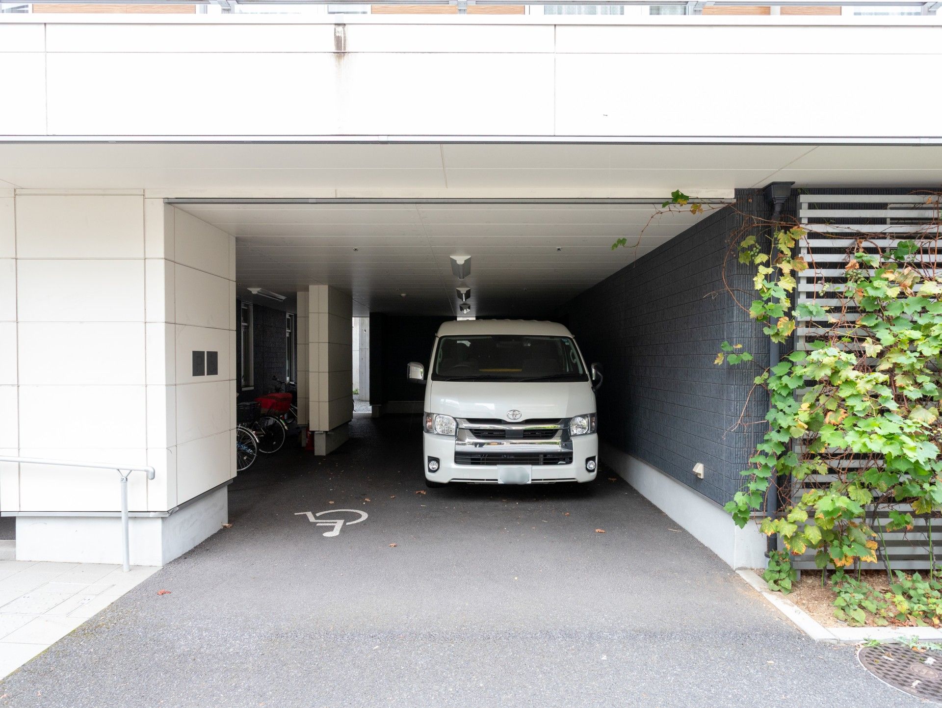 車椅子対応の駐車場