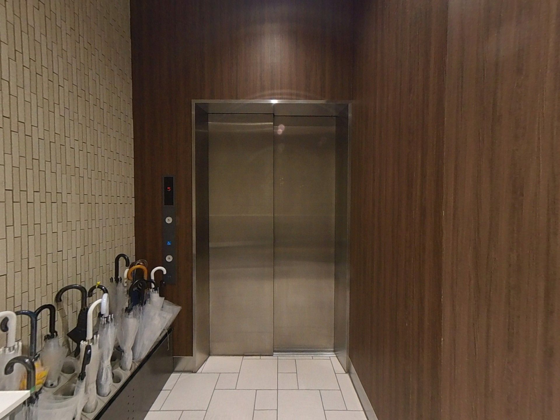 バリアフリーのエレベーター