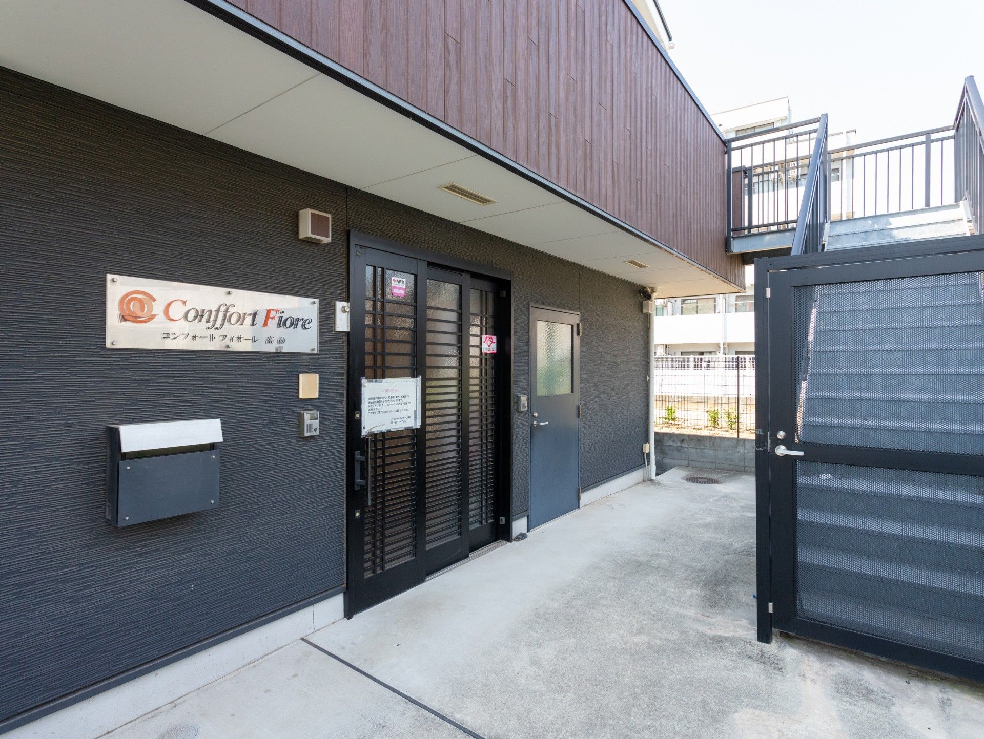 エントランスの外観