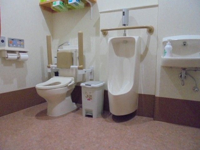 バリアフリー設計のトイレ