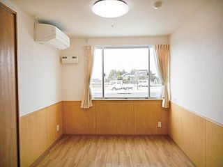 明るい個室の一角