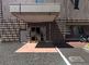 ゆったりとした外観の建物