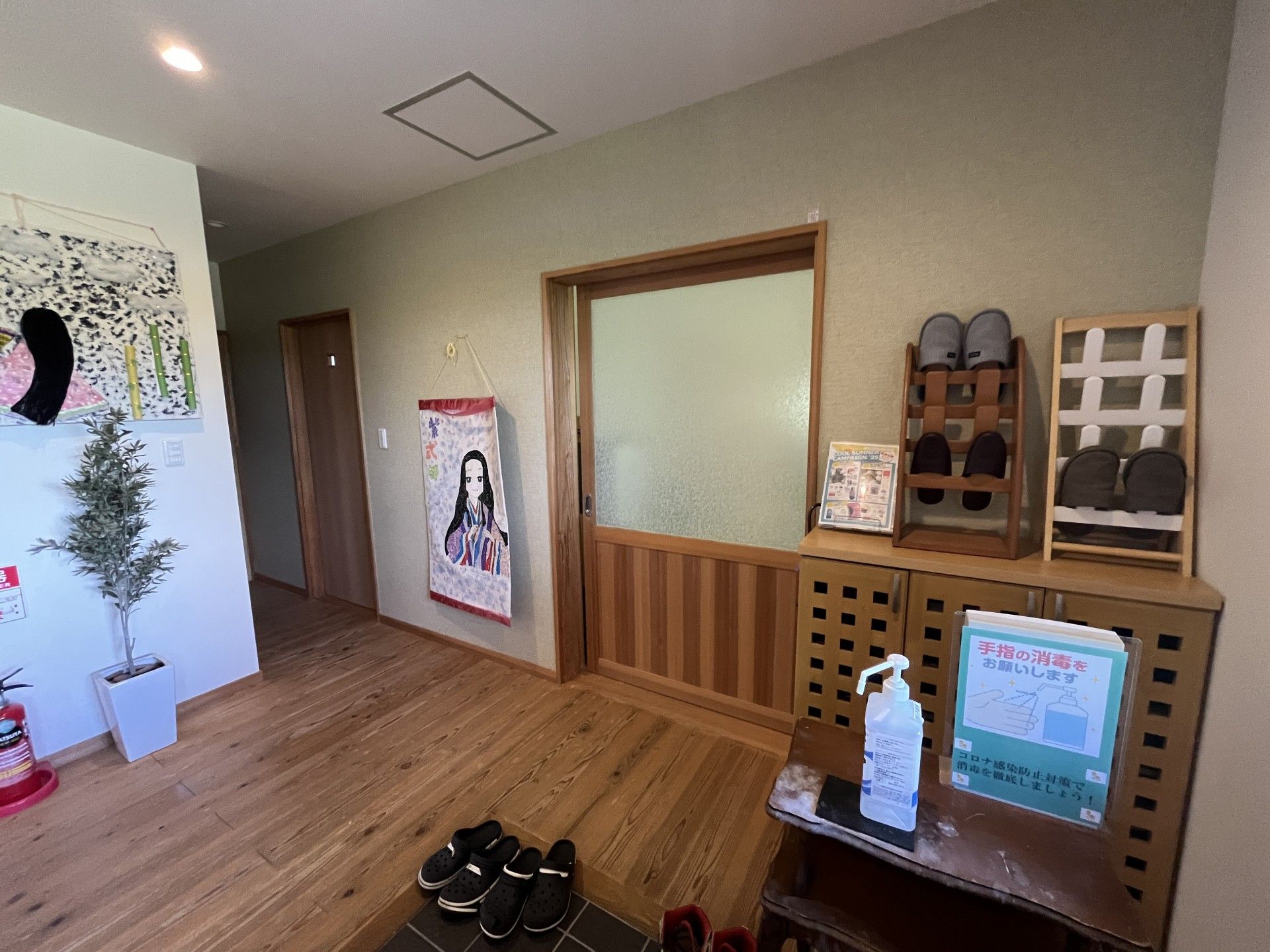 落ち着いた玄関スペース