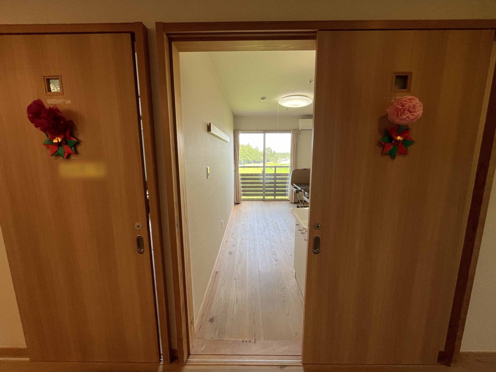 明るい部屋の入口