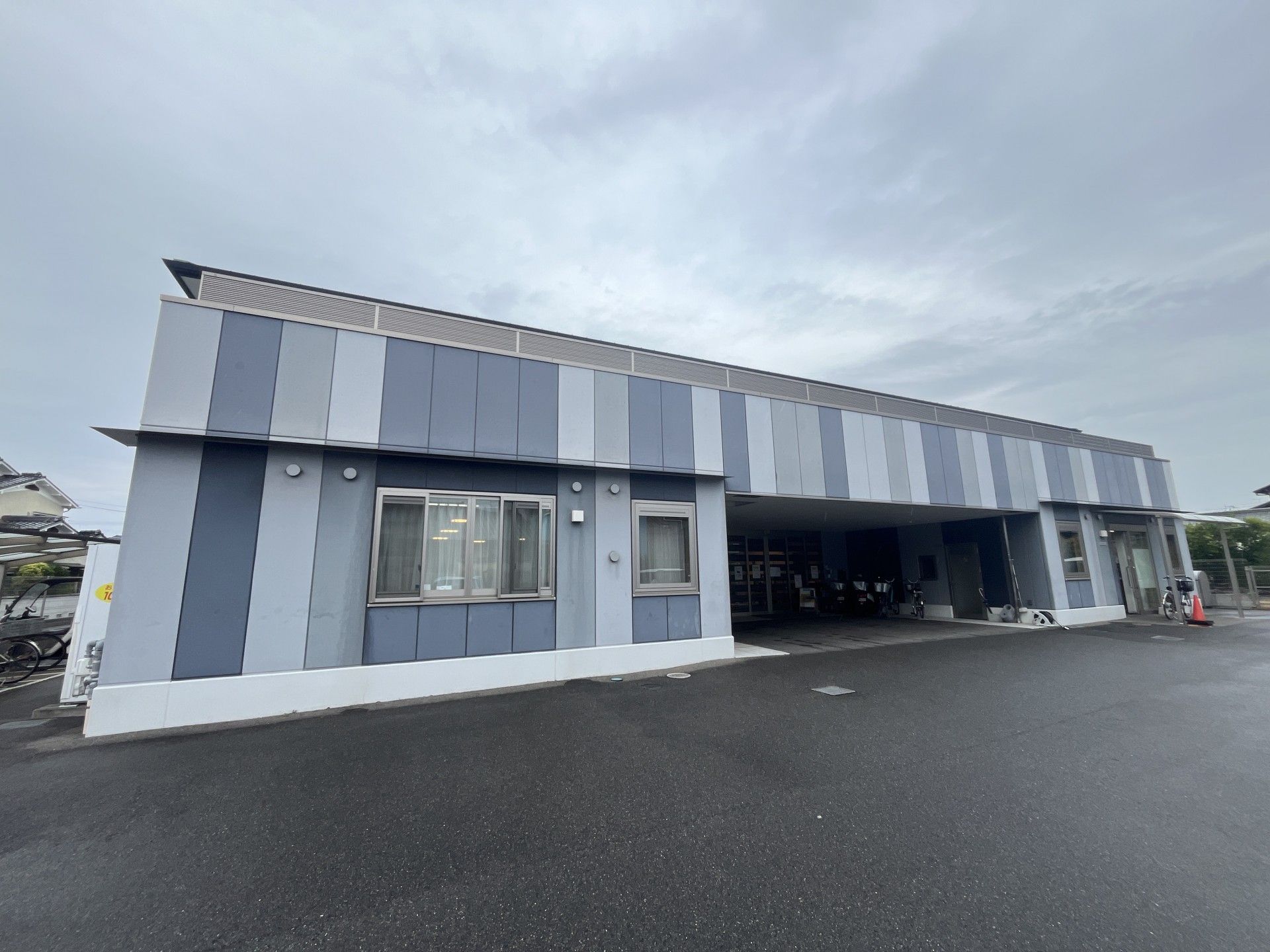 モダンな建物の外観