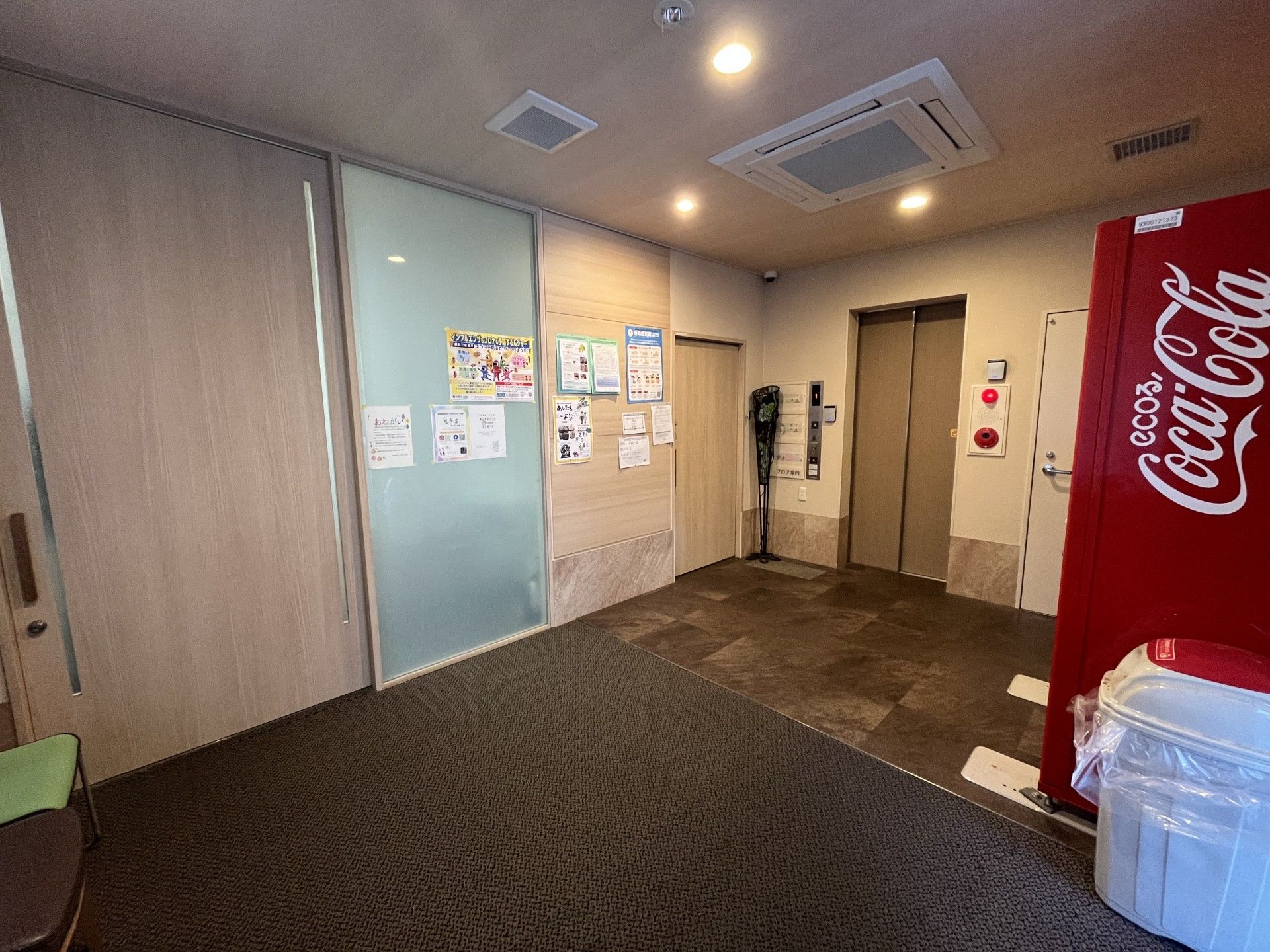 エレベーター前の廊下