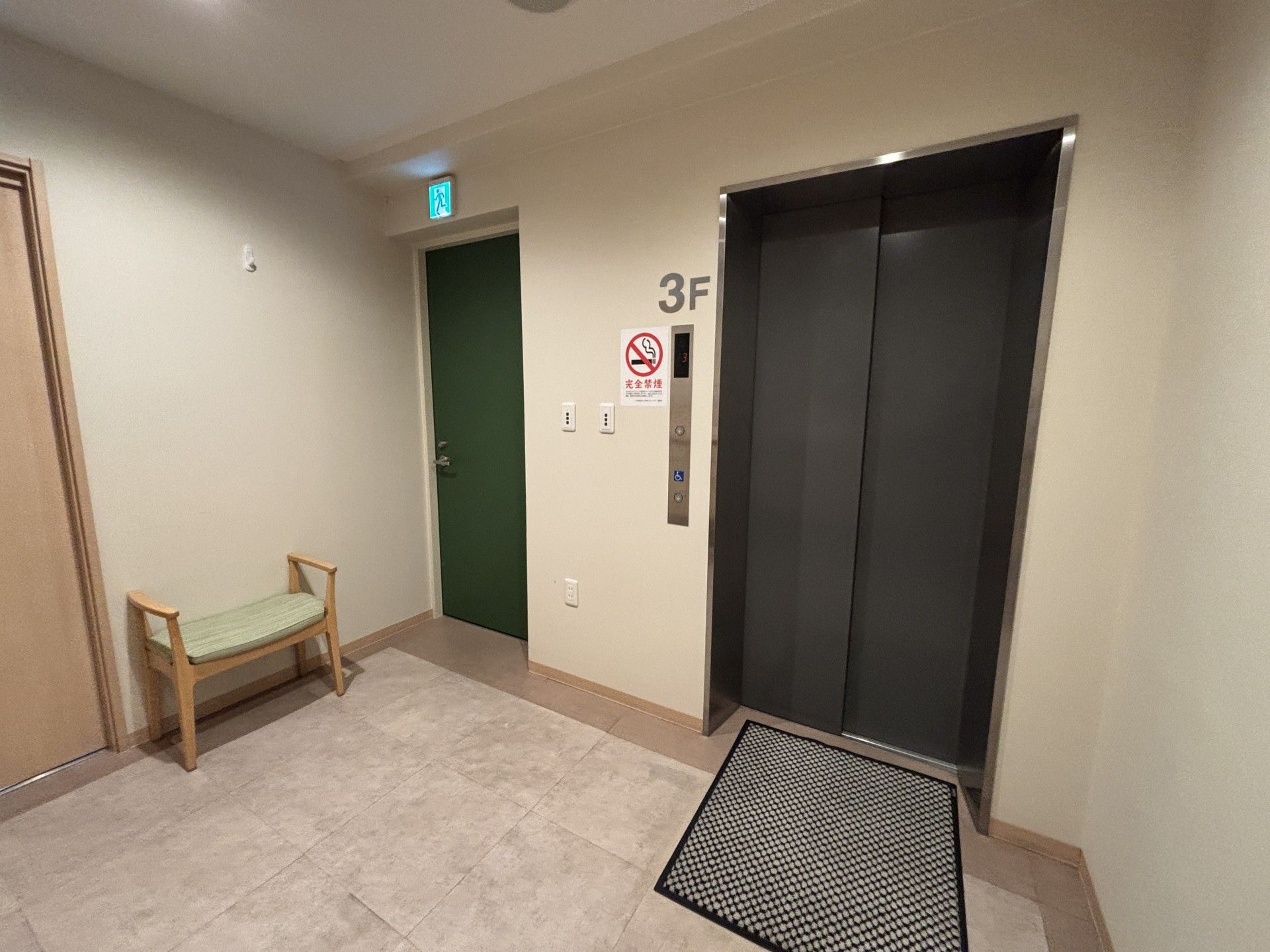 3階のエレベーターホール