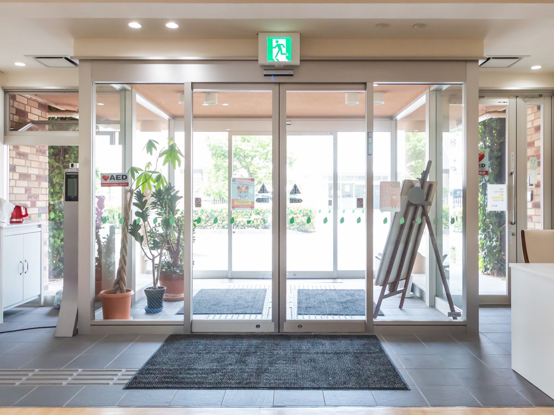 明るいエントランス