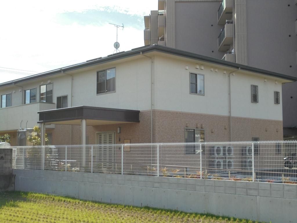 ゆとりある外観の建物