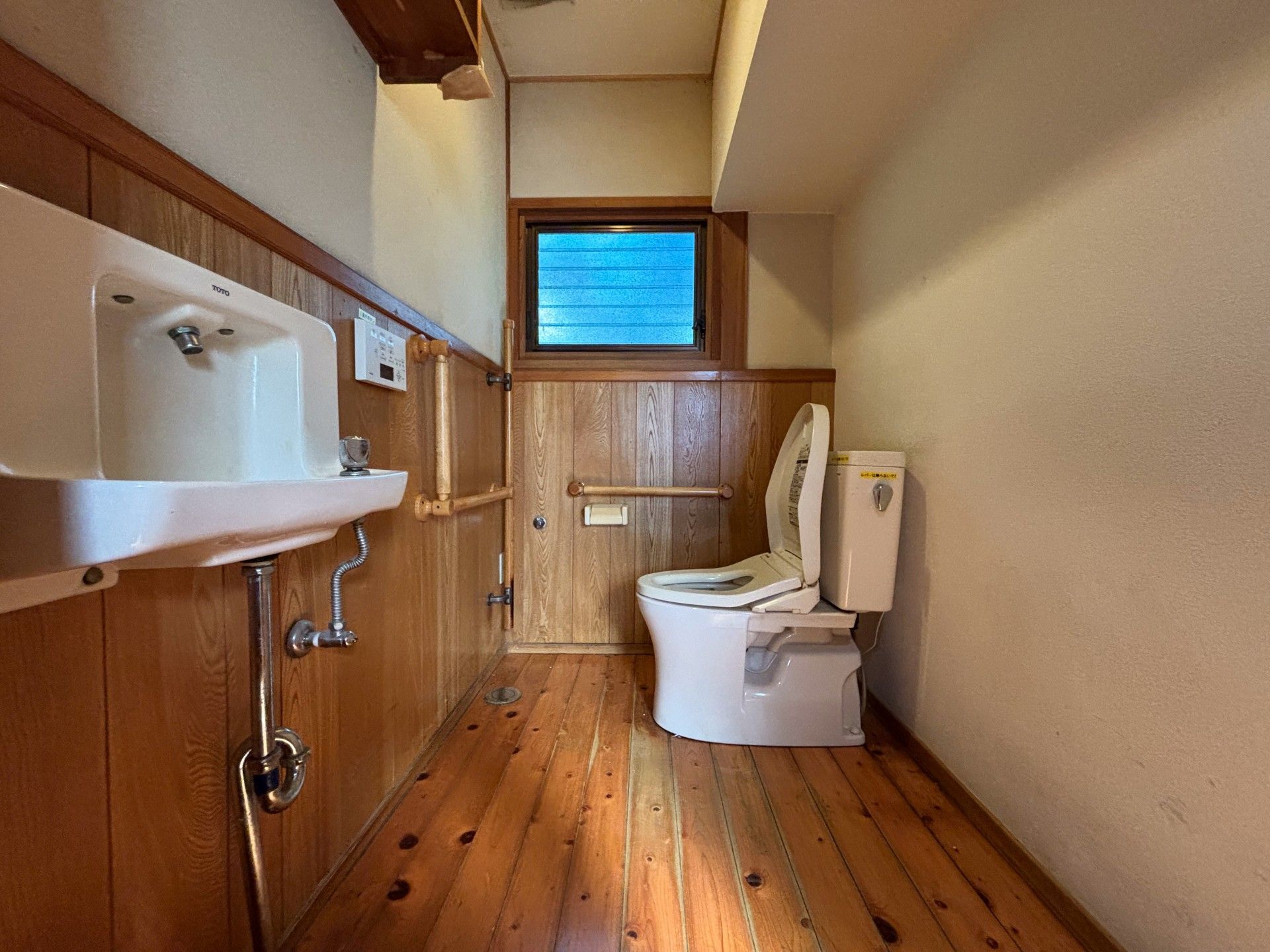 手すり付きトイレ空間