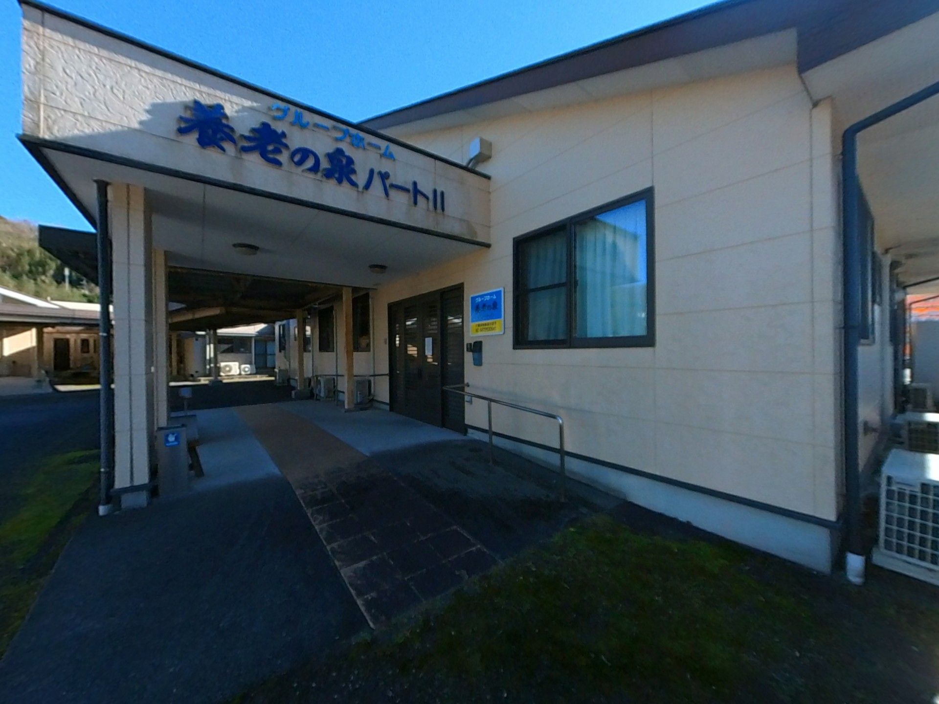建物の正面玄関