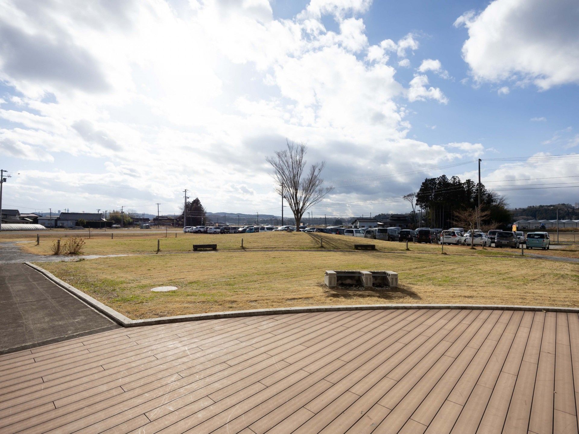 広がる芝生の庭