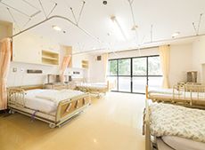 明るい居室の一角