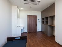 明るく広々とした居室