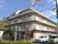 落ち着いた外観の建物