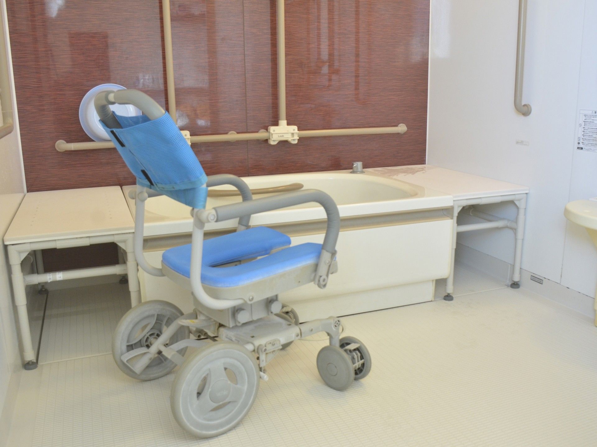 車椅子対応の浴室