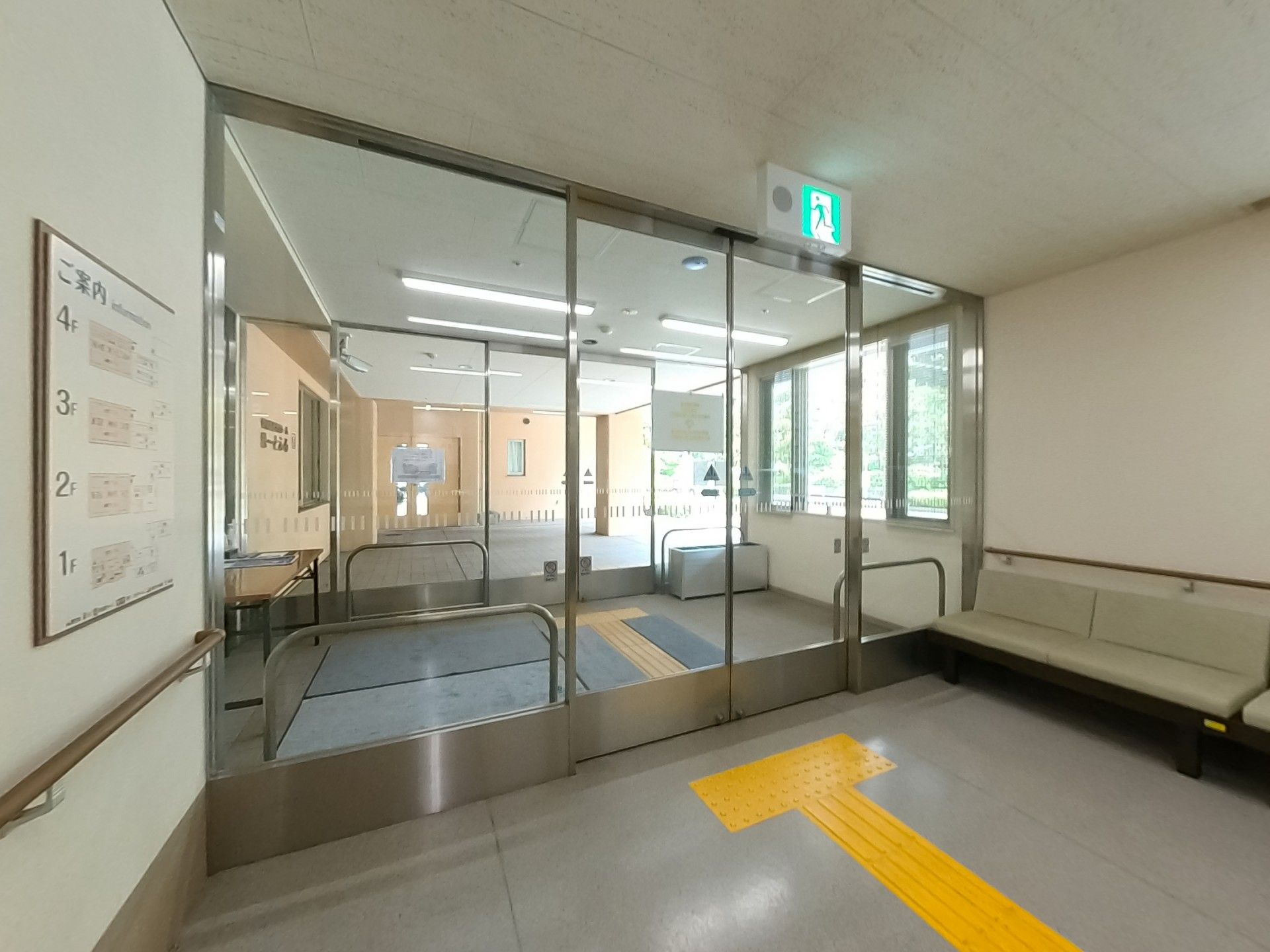 広いエントランスホール