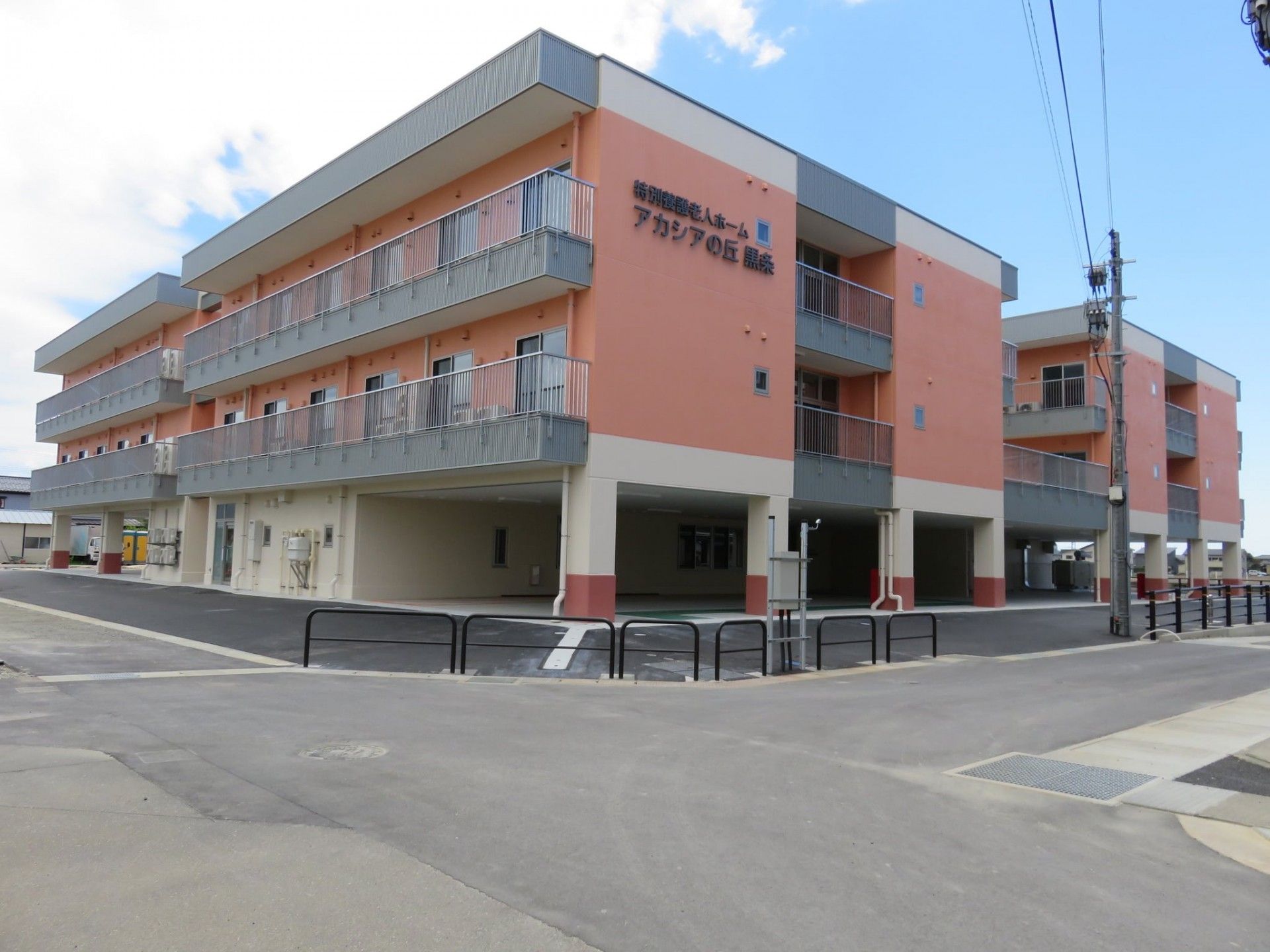 広々とした建物の外観
