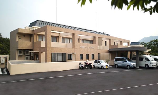 ゆったりとした建物の外観