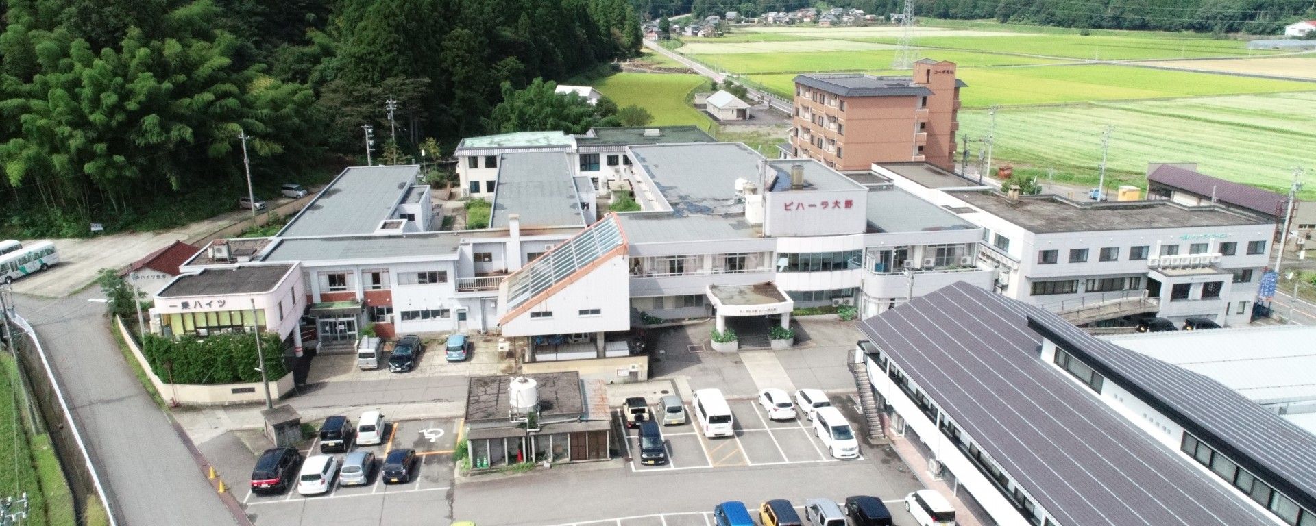 広々とした施設全景