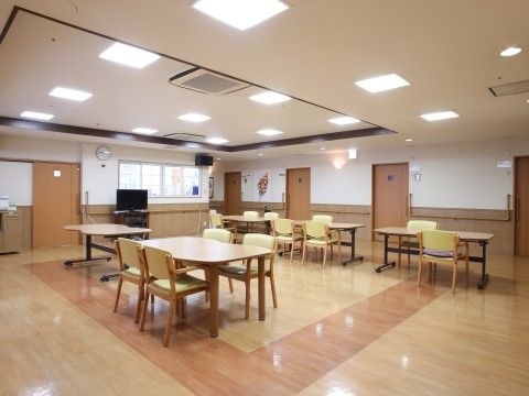 「応援家族 足立」のデイルーム。ご入居者様同士の憩いの場として利用できる。