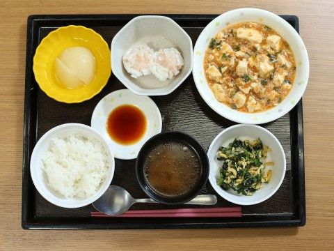 「応援家族 足立」のお食事。栄養バランスを考えたお食事を提供している。