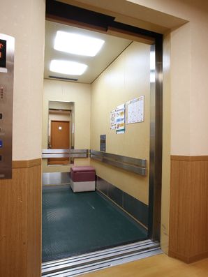 広いエレベーター