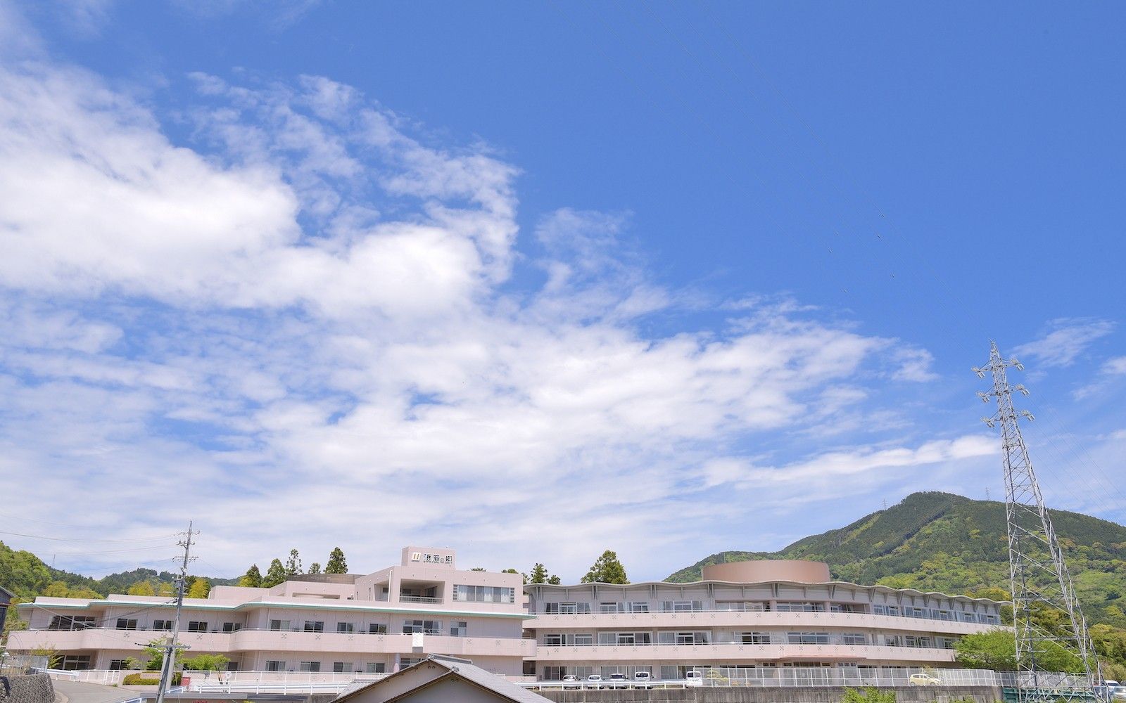 広々とした施設外観