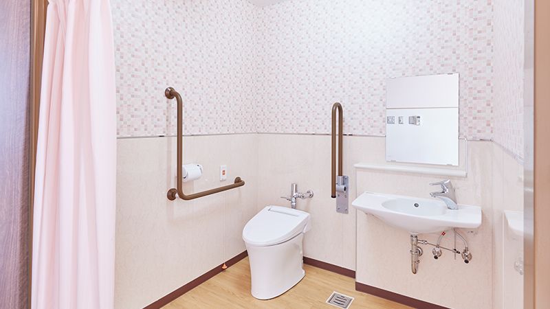 バリアフリーのトイレ空間