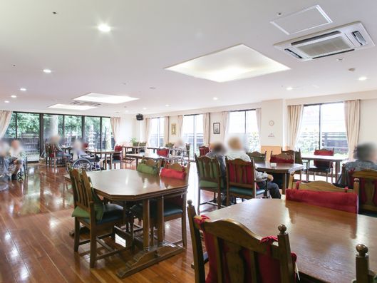 明るいダイニングルーム