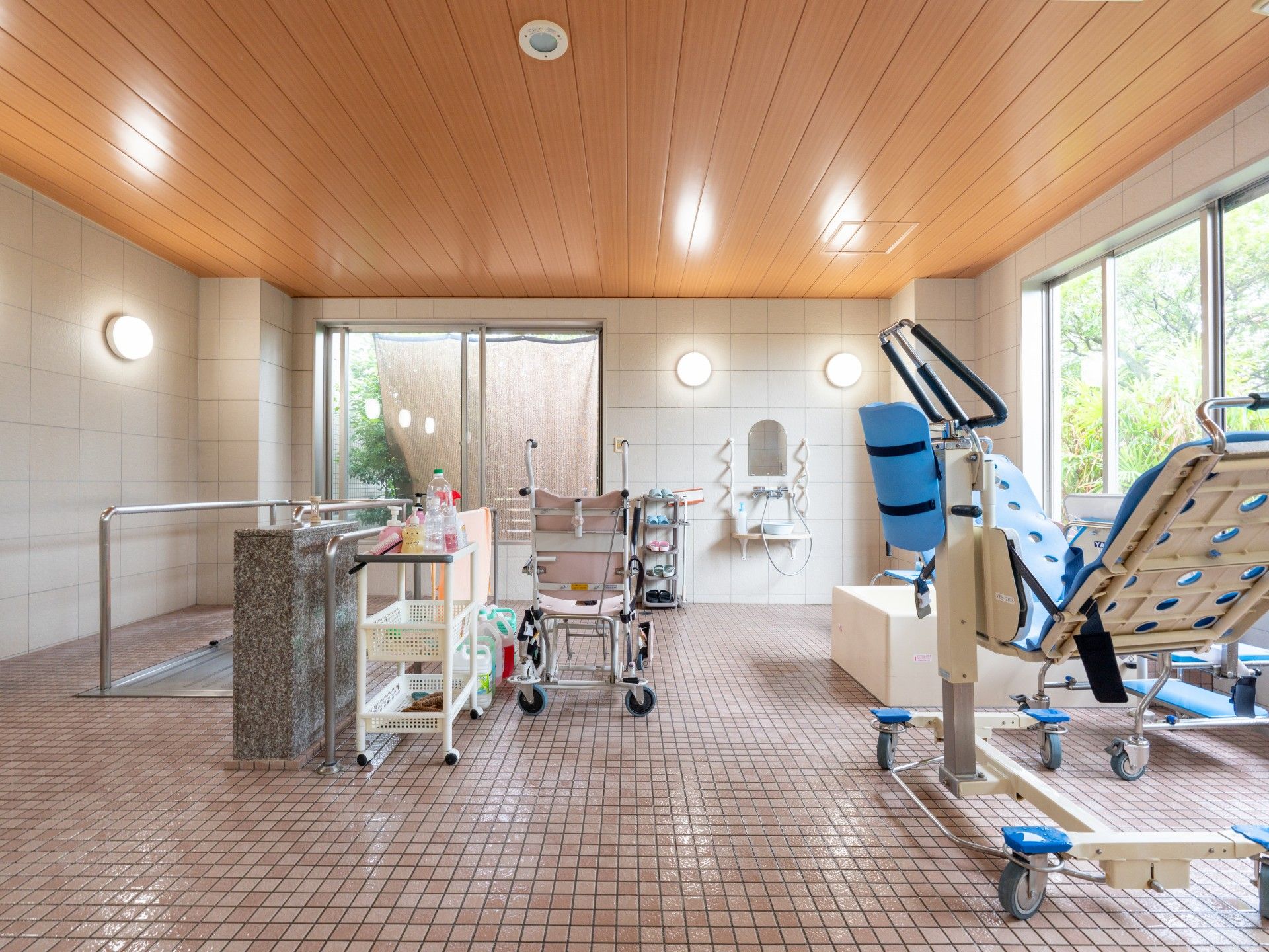 広々とした浴室