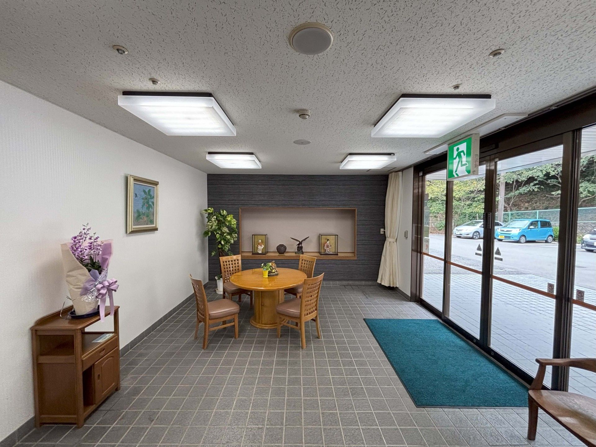 落ち着いた雰囲気のエントランス