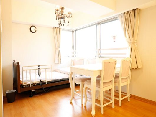 シャンデリアのある部屋