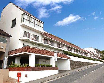 ゆったりとした外観の建物