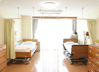 明るい居室の様子