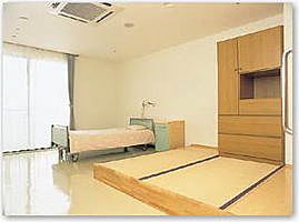 明るい個室の寝室