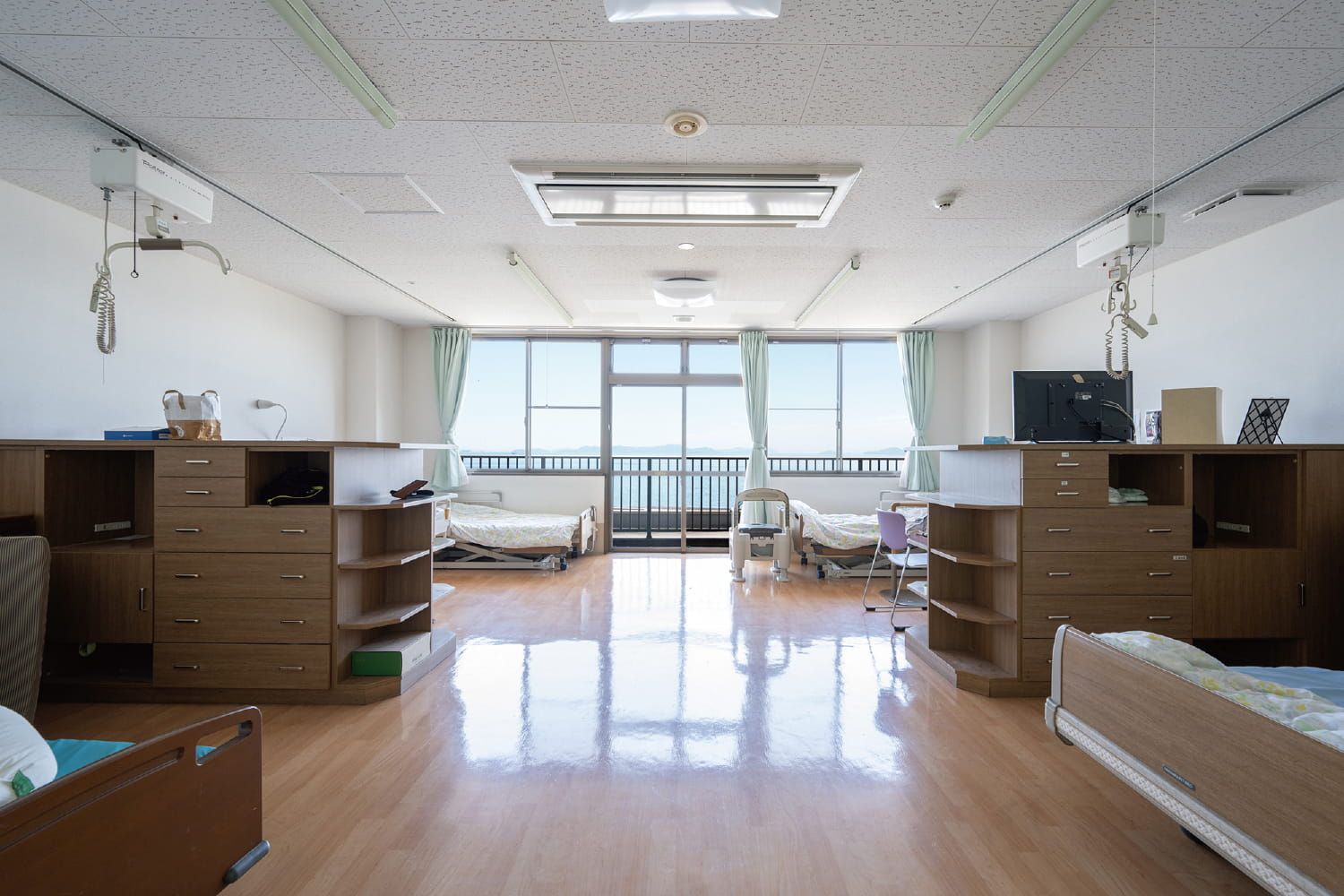 明るく広々とした居室