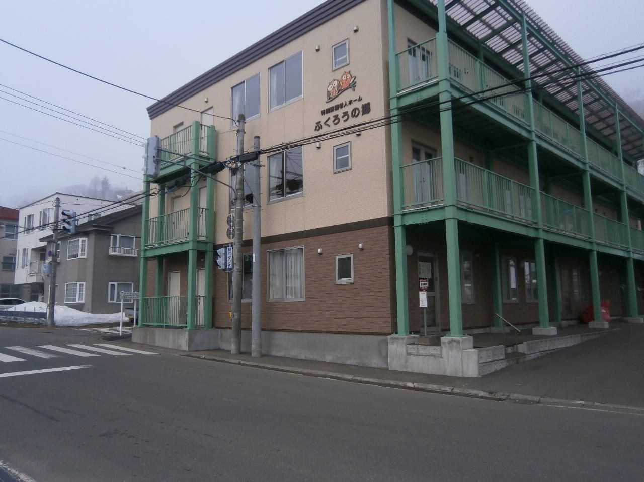 ゆったりとした建物の外観