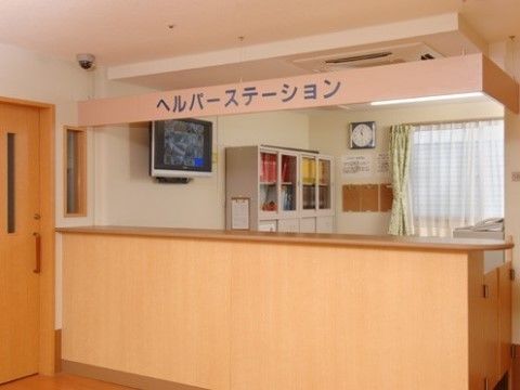 受付カウンターを備えている、施設内のヘルパーステーション