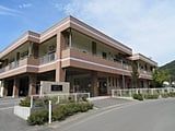 ゆったりとした施設の外観